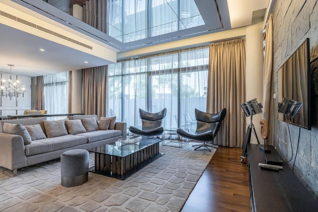 Spacious And Elegant 5Br Plus Maids Room Villa In Damac Дубай Екстер'єр фото